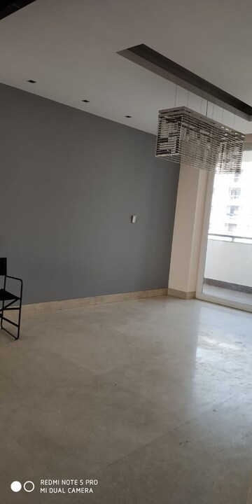 Room in 5 BHK Apartment at Salcon The Verandas, Sector 54 – for Rent