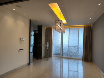 Room in 5 BHK Apartment at Salcon The Verandas, Sector 54 – for Rent