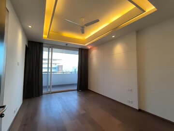 Room in 5 BHK Apartment at Salcon The Verandas, Sector 54 – for Rent