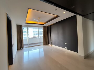 Room in 5 BHK Apartment at Salcon The Verandas, Sector 54 – for Rent