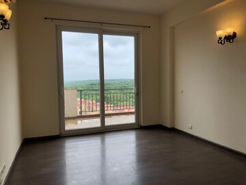 Room in 3 BHK Apartment at Emaar The Palm Springs, Sector 54 – for Rent