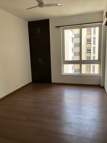 Room in 3 BHK Apartment at Emaar The Palm Springs, Sector 54 – for Rent