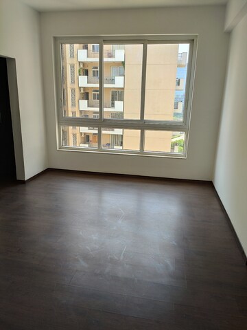 Room in 3 BHK Apartment at Emaar The Palm Springs, Sector 54 – for Rent