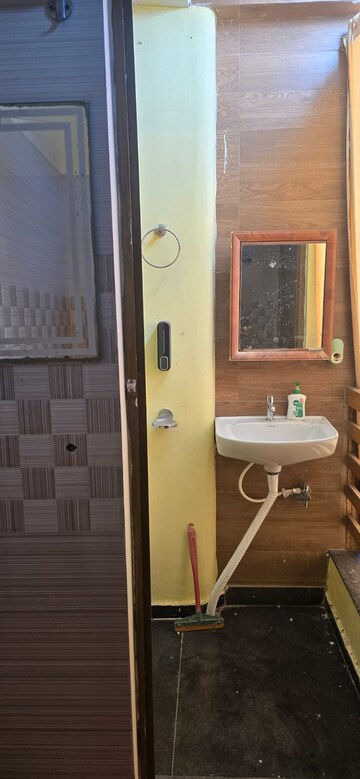 Bathroom in 1.5 BHK Independent House at Balaji The Landmark, Gomti Nagar – for Rent