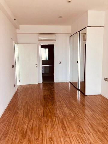 Room in 4 BHK Apartment at DLF The Crest, Sector 54 – for Rent