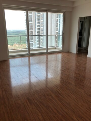 Room in 4 BHK Apartment at DLF The Crest, Sector 54 – for Rent