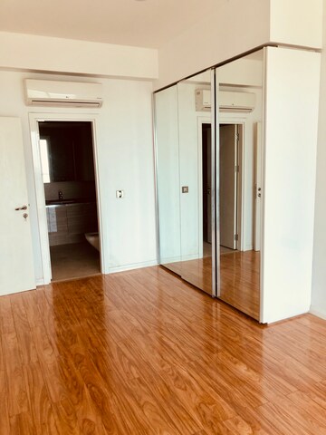 Room in 4 BHK Apartment at DLF The Crest, Sector 54 – for Rent