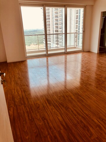 Room in 4 BHK Apartment at DLF The Crest, Sector 54 – for Rent