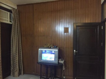 Furnished Amenities in 2 BHK Builder Floor at Lajpat Nagar ii – for Rent