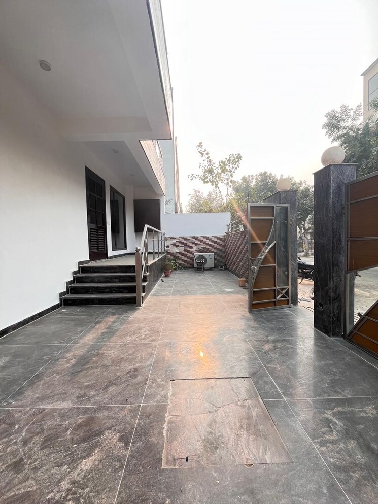 Other, rwa-apartments-sector-108 5 Bedroom 300 Sq.Yd. Independent House In Sector 108 Noida 8397382