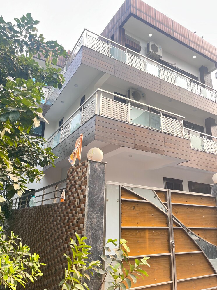 Exterior View, rwa-apartments-sector-108 5 Bedroom 300 Sq.Yd. Independent House In Sector 108 Noida 8397382