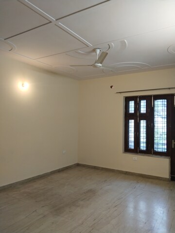 Room in 3 BHK Independent House at Ansal Plaza Sector-23, Sector 23 – for Rent