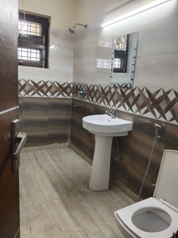 Master Bedroom in 3 BHK Independent House at Ansal Plaza Sector-23, Sector 23 – for Rent