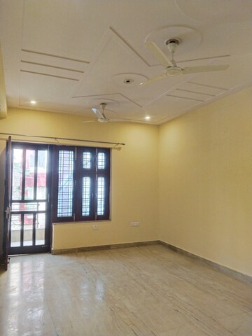 Room in 3 BHK Independent House at Ansal Plaza Sector-23, Sector 23 – for Rent