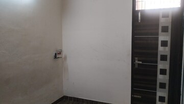 Room in 1 BHK Independent House at Ansal Plaza Sector-23, Sector 23 – for Rent