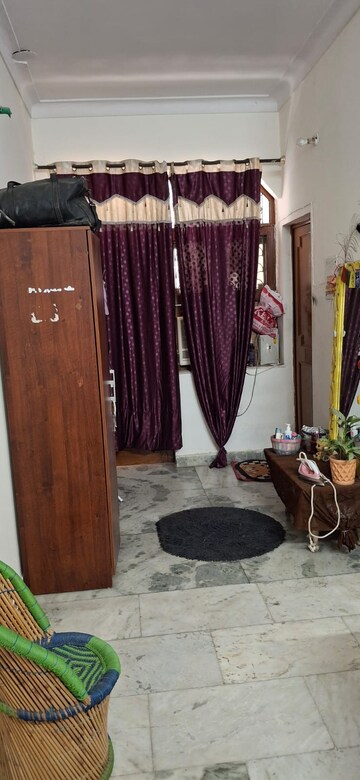 Master Bedroom in 2 BHK Independent House at Ansal Plaza Sector-23, Sector 23 – for Rent