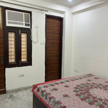 Bedroom in 2 BHK Builder Floor at Sector 52 – for Rent