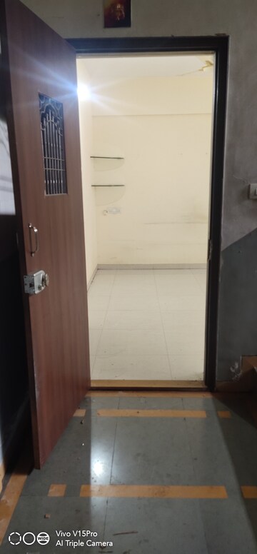 Bedroom in 4 BHK Apartment at Tej Crest, J M Road – for Rent