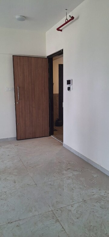 Attached Bathroom in 2.5 BHK Apartment at Bharat Arize, Goregaon West – for Rent
