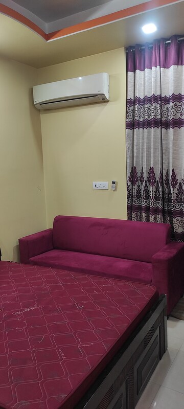 Studio Builder Floor – Garden View at Malviya Nagar - for Rent