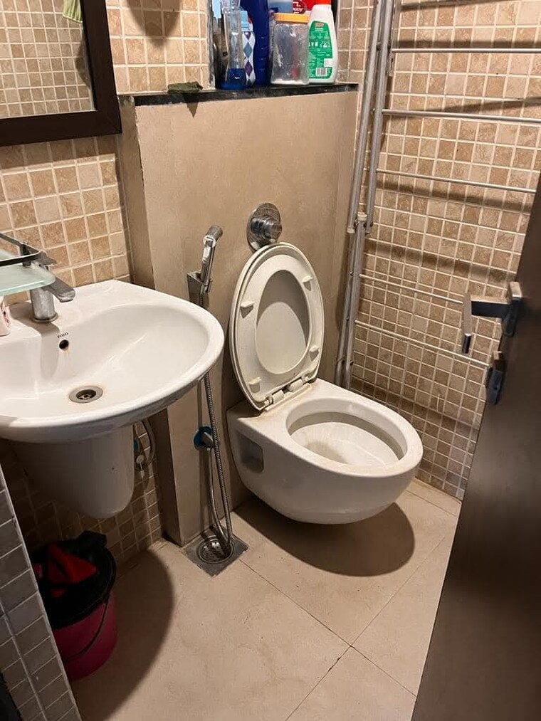 Bathroom, lodha-splendora 1 Bedroom 490 Sq.Ft. Apartment In Ghodbunder Road Thane 8397557