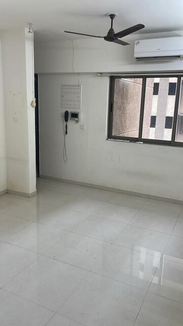 Room in 1.5 BHK Apartment at Lodha Splendora, Ghodbunder Road – for Sale