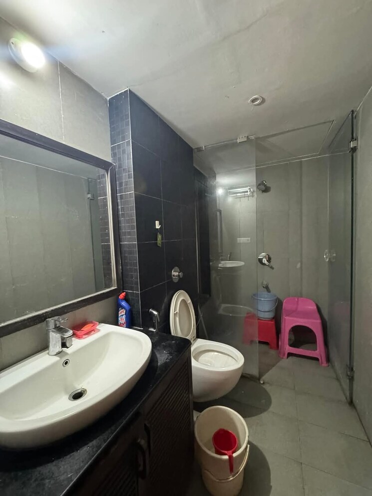 Bathroom, lodha-splendora 3 Bedroom 1124 Sq.Ft. Apartment In Ghodbunder Road Thane 8397592