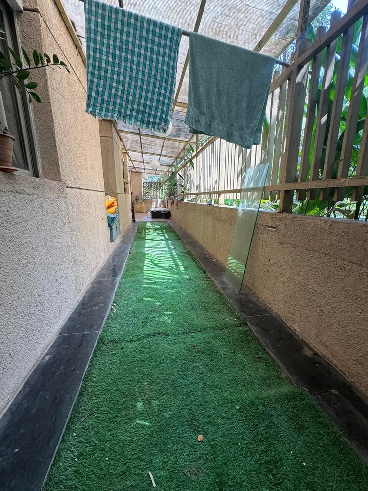 Balcony, lodha-splendora 3 Bedroom 1124 Sq.Ft. Apartment In Ghodbunder Road Thane 8397592