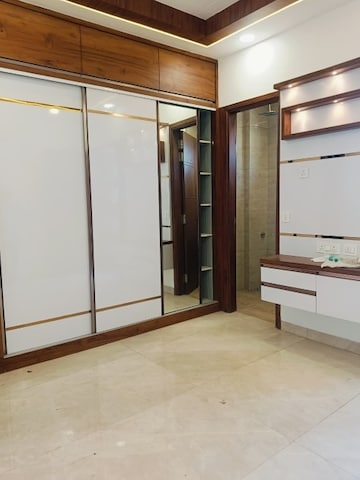 Master Bedroom in 2 BHK Apartment at Kalkaji – for Rent