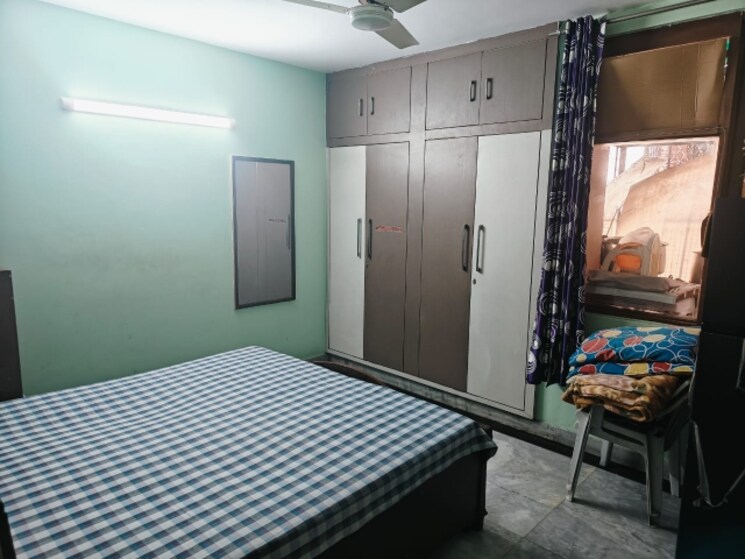 Bedroom, chittaranjan park 3 Bedroom 1200 Sq.Ft. Apartment In Chittaranjan Park Delhi 8397608