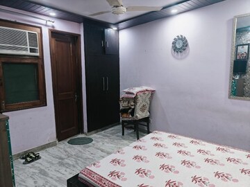 Bedroom in 3 BHK Builder Floor at Chittaranjan Park – for Rent