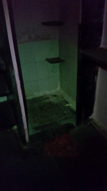 Bathroom in 1.5 BHK Independent House at Dahisar East – for Rent