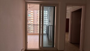 Room in 2.5 BHK Apartment at Hawelia Valenova Park, Tech Zone 4 Greater Noida – for Sale