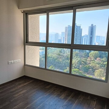 Room in 2 BHK Apartment at Piramal Vaikunth, Balkum Pada – for Rent