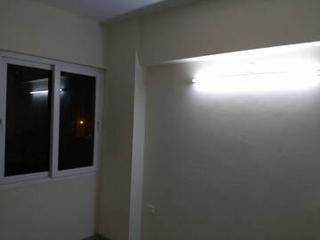 Room in 2.5 BHK Apartment at Amrapali Zodiac, Sector 120 – for Sale