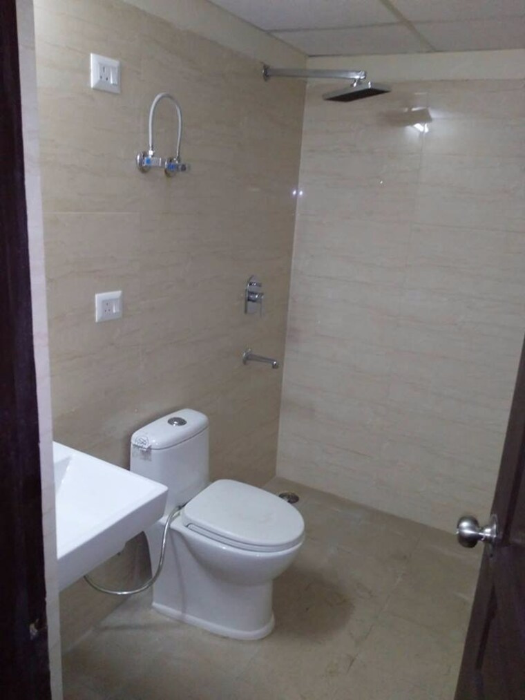 Bathroom, amrapali-zodiac 2.5 Bedroom 1075 Sq.Ft. Apartment In Sector 120 Noida 8397661