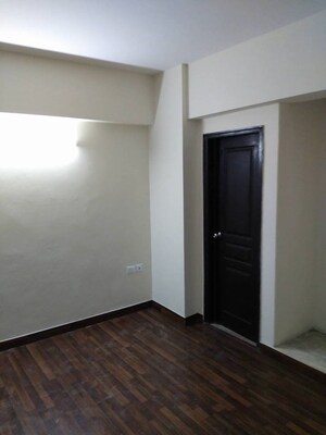 Room in 2.5 BHK Apartment at Amrapali Zodiac, Sector 120 – for Sale