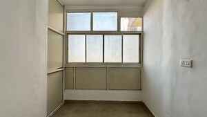 Room in 2 BHK Apartment at Paras Tierea, Sector 137 – for Sale