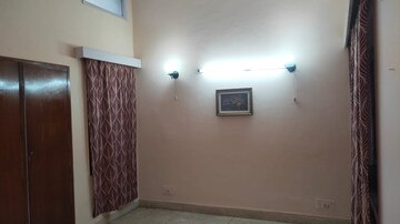 Room in 2 BHK Builder Floor at South Extension I – for Rent