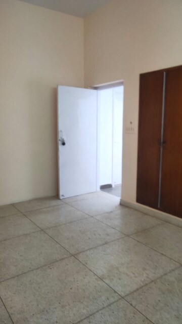 Room in 2 BHK Builder Floor at South Extension I – for Rent