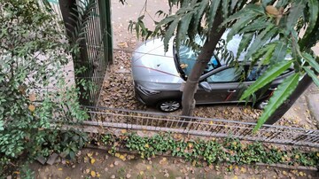 Parking in 3 BHK Builder Floor at South Extension I – for Rent