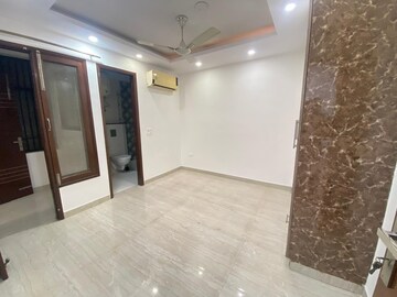 Room in 3 BHK Builder Floor at Dwarka Mor – for Rent