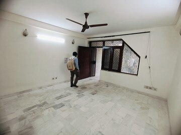 Parking in 2 BHK Builder Floor at Malviya Nagar – for Rent