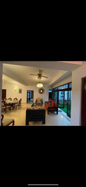 Bedroom in 5 BHK Villa at Eros Rosewood Villas, Sector 50 – for Rent