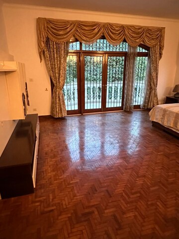 Living Room in 5 BHK Villa at Eros Rosewood Villas, Sector 50 – for Rent