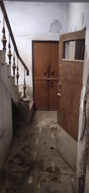 Room in 5 BHK Independent House at Dayal Bagh – for Sale