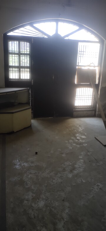 Room in 4 BHK Independent House at Trans Yamuna Colony Phase 2 – for Rent