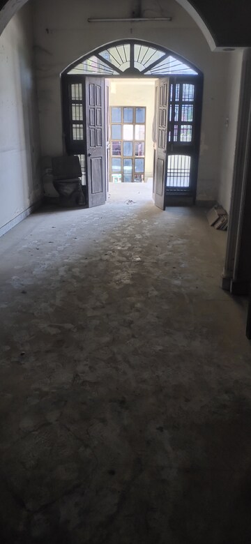 Parking in 4 BHK Independent House at Trans Yamuna Colony Phase 2 – for Rent
