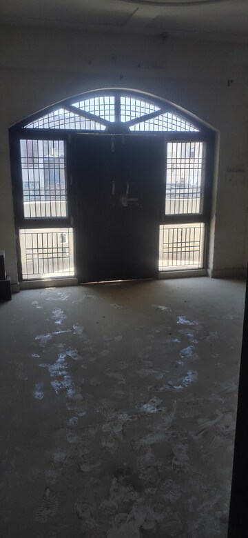 Room in 3 BHK Independent House at Trans Yamuna Colony Phase 2 – for Rent