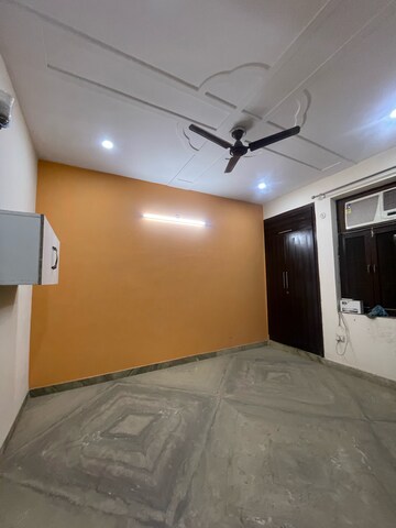 Bedroom in 3 BHK Builder Floor at Sector 43 – for Rent